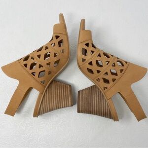 VINCE CAMUTO Deverly Cutout heeled sandals 8.5